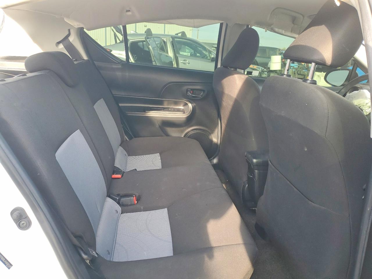 2018 TOYOTA PRIUS C TWO photo 10
