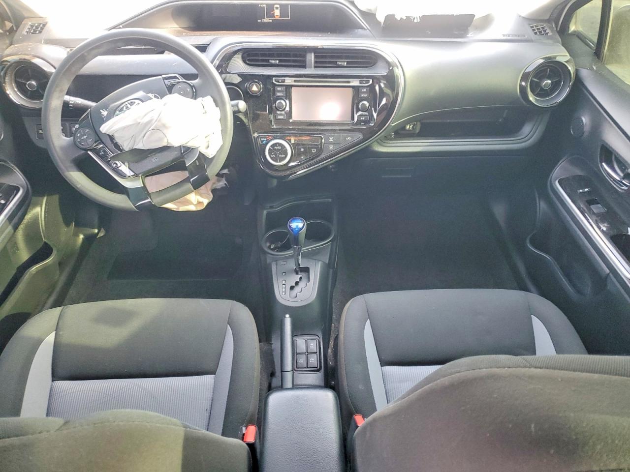 2018 TOYOTA PRIUS C TWO photo 8