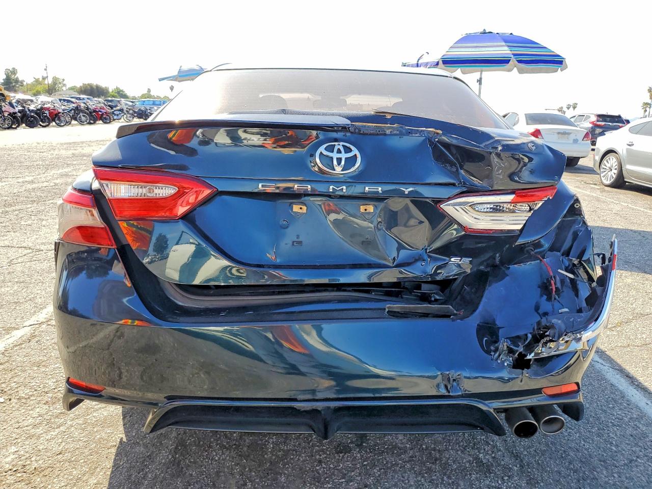 2018 TOYOTA CAMRY SE photo 11