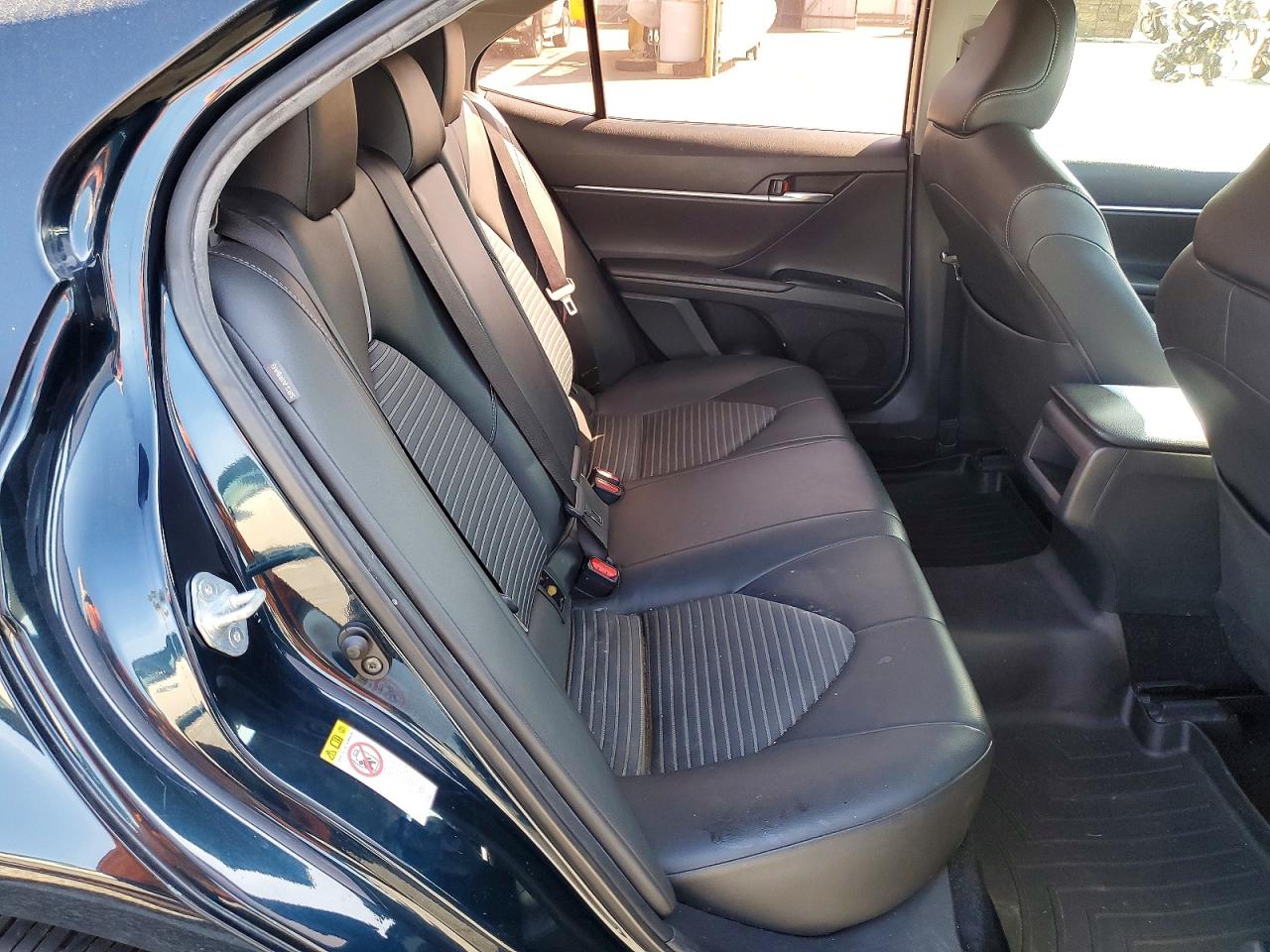 2018 TOYOTA CAMRY SE photo 19