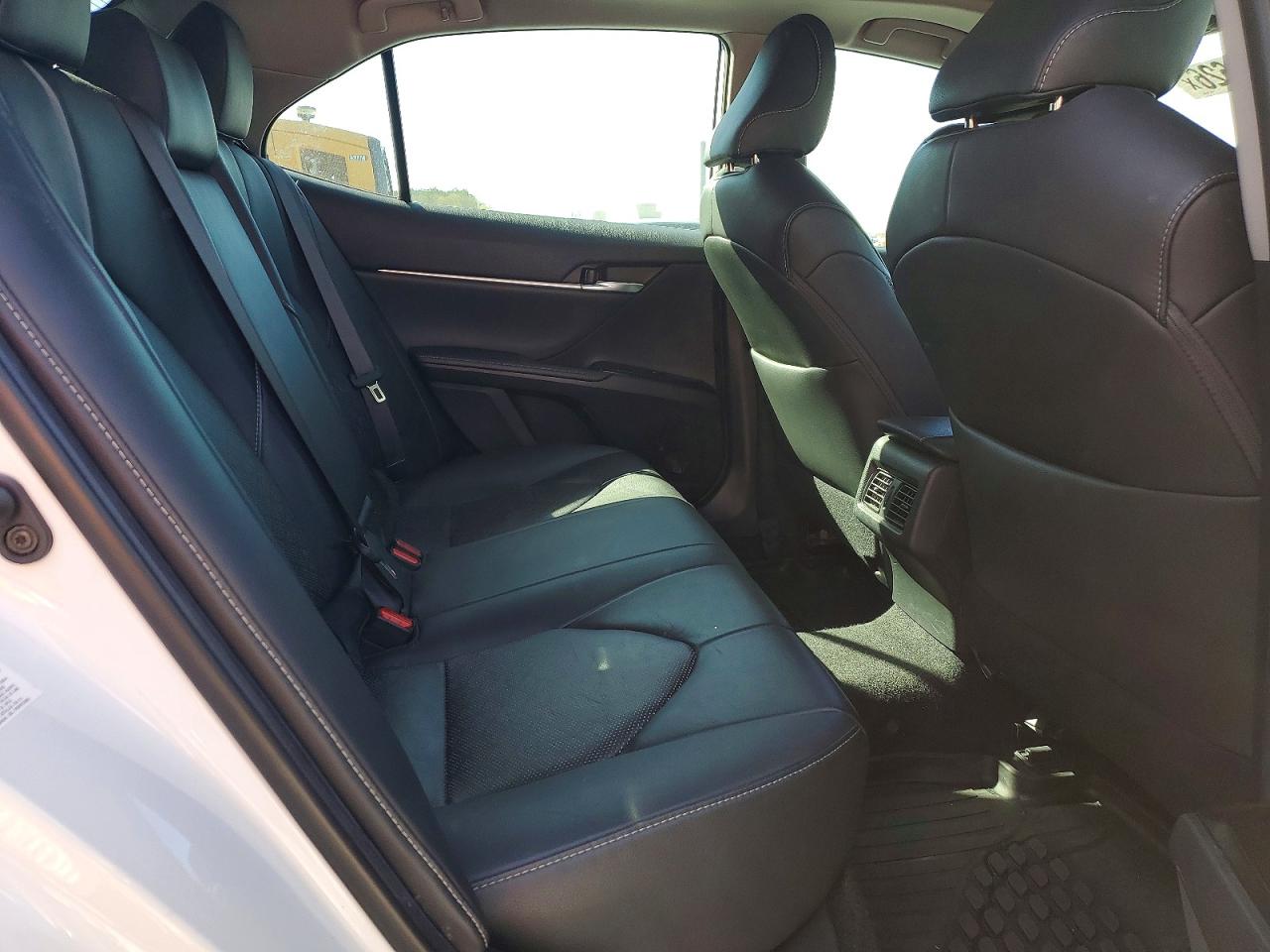 2019 TOYOTA CAMRY XSE photo 19