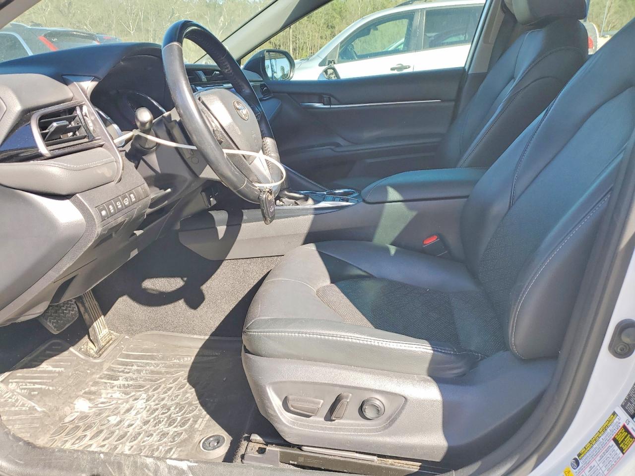 2019 TOYOTA CAMRY XSE photo 13