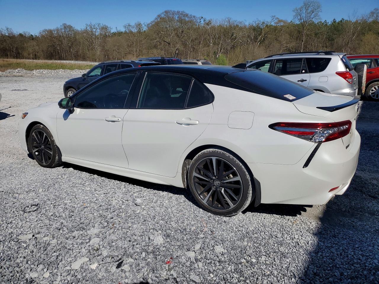 2019 TOYOTA CAMRY XSE photo 3