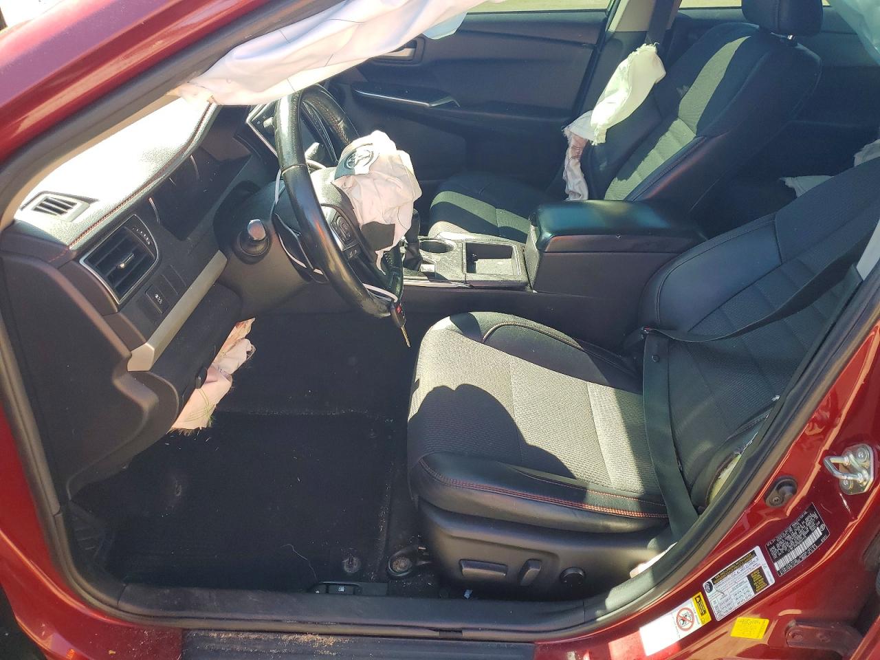 2016 TOYOTA CAMRY SE photo 19