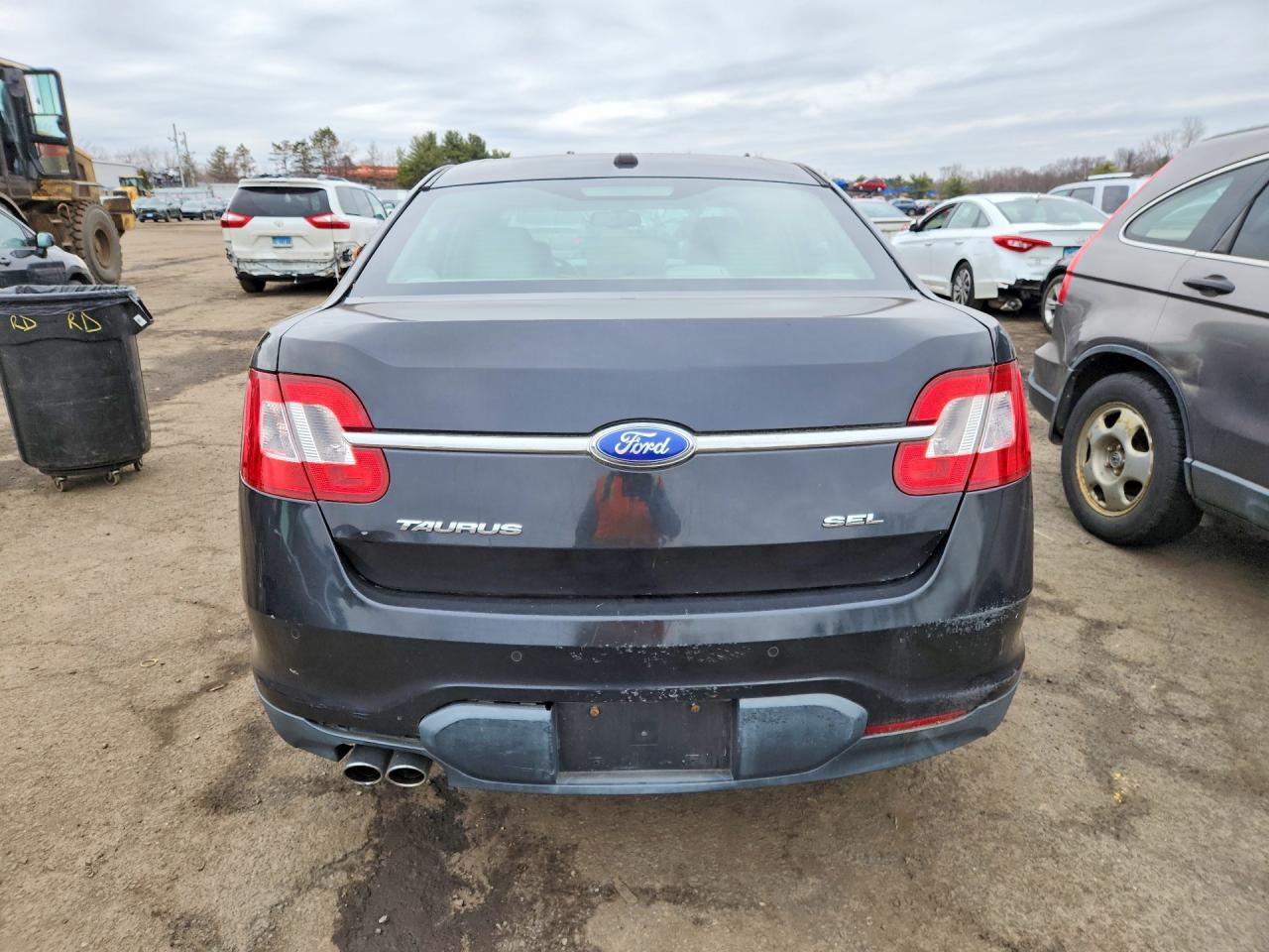 2011 FORD TAURUS SEL photo 11