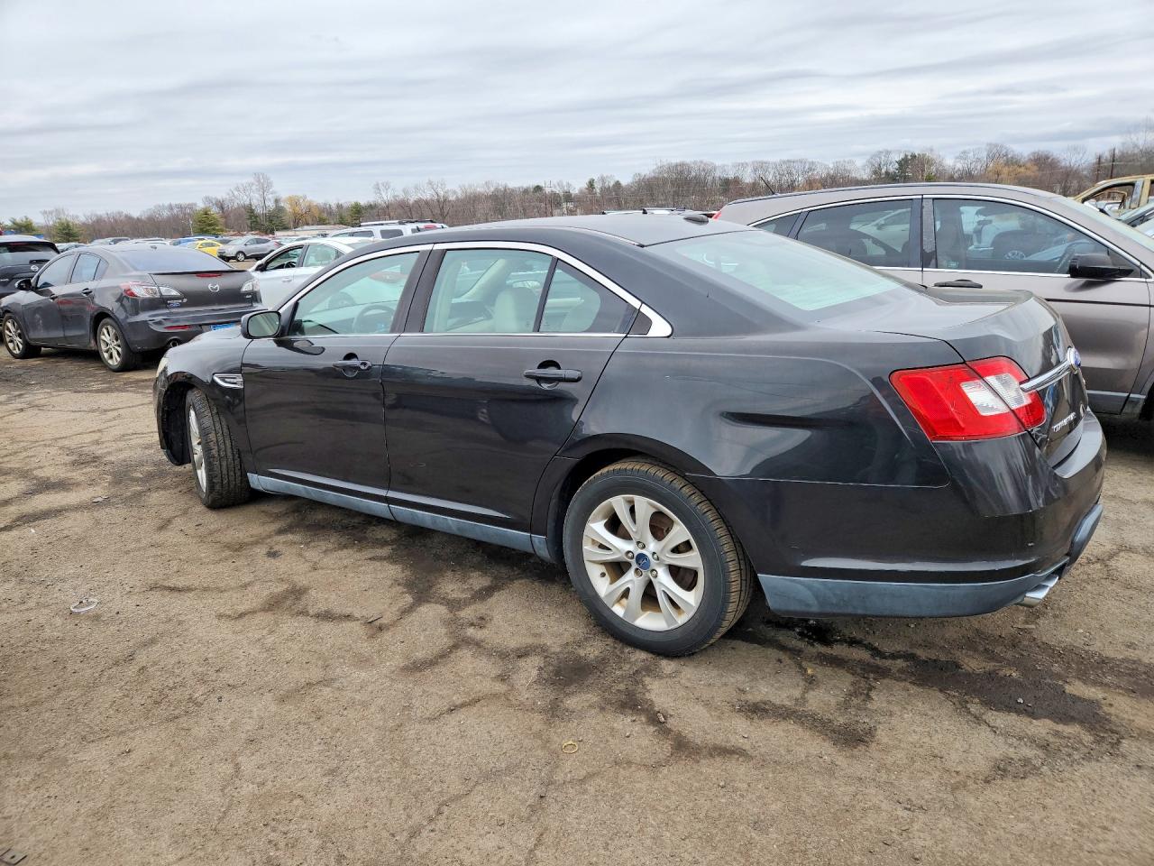 2011 FORD TAURUS SEL photo 3