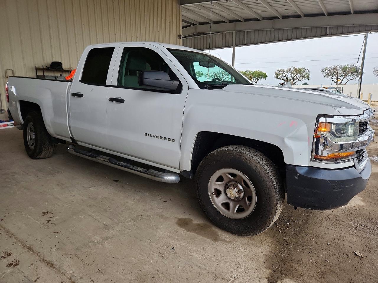 2017 CHEVROLET SILVERADO C1500 photo 4