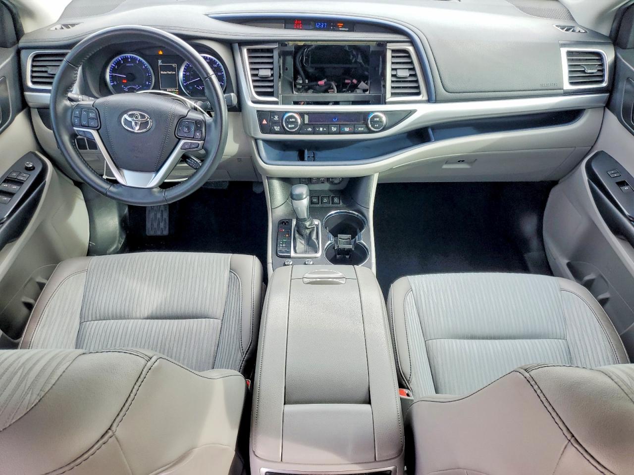 2019 TOYOTA HIGHLANDER LE PLUS photo 22