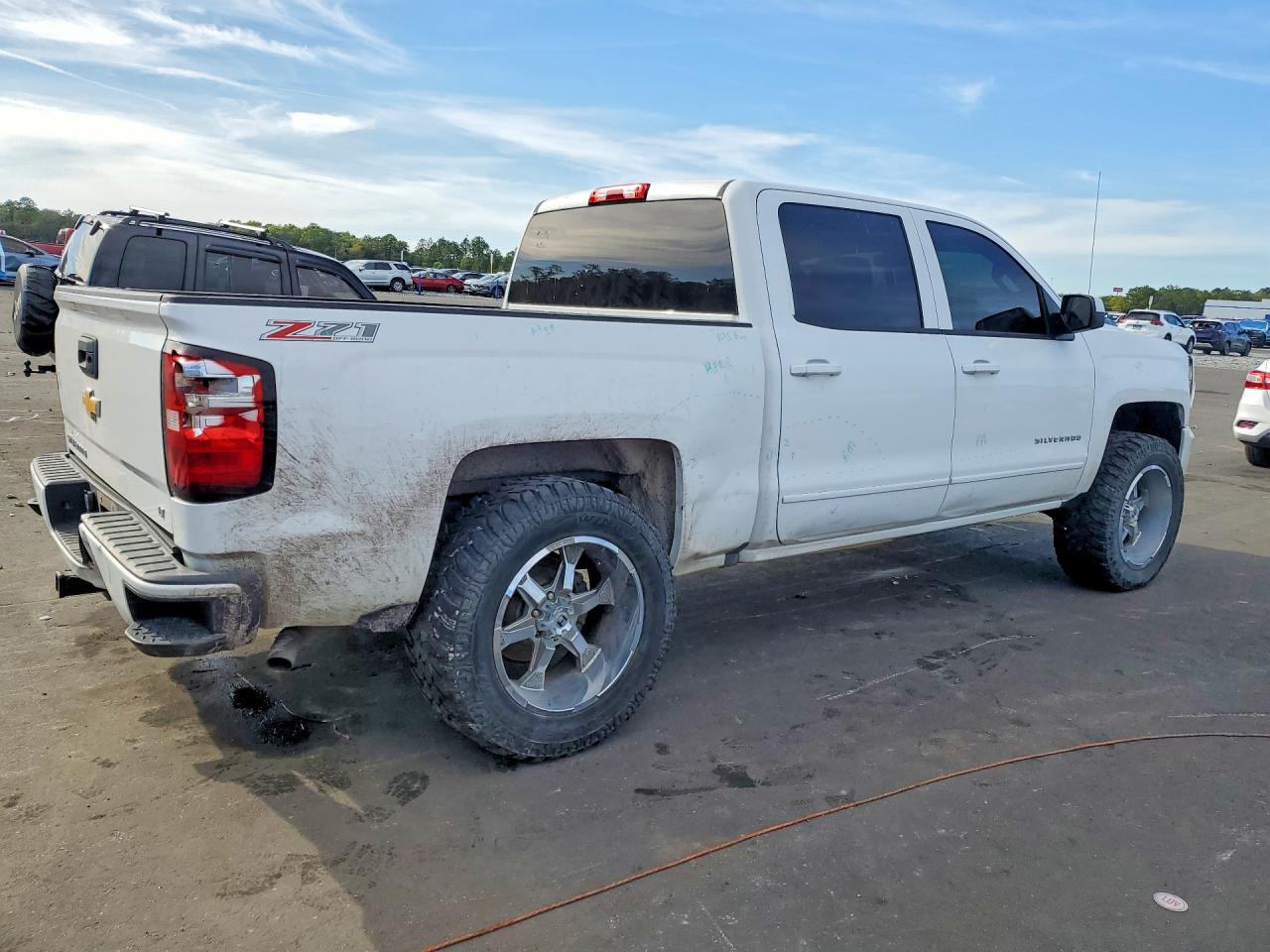 2017 CHEVROLET SILVERADO K1500 LT photo 3