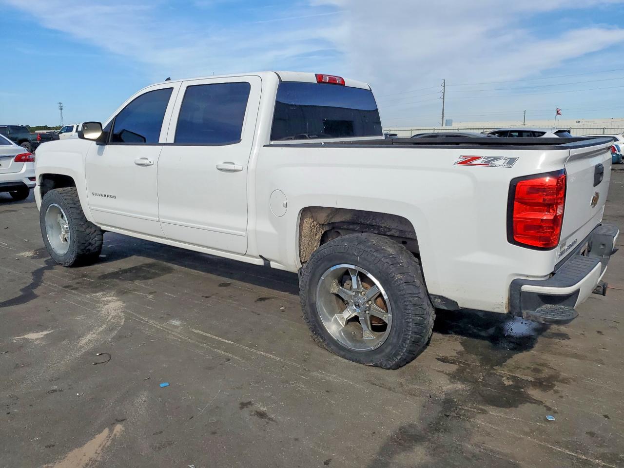 2017 CHEVROLET SILVERADO K1500 LT photo 2