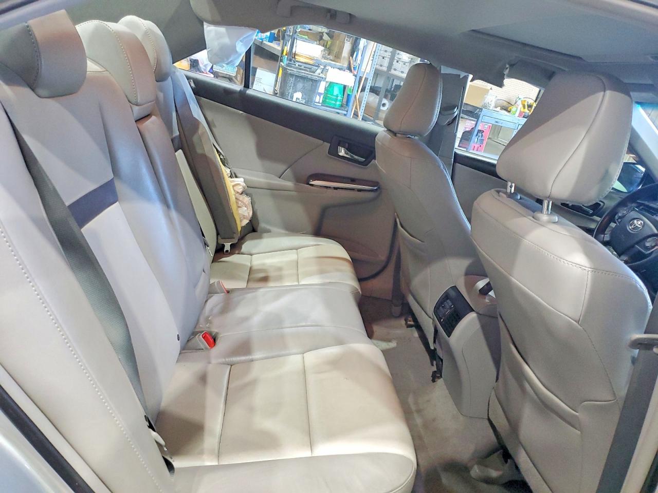 2012 TOYOTA CAMRY XLE photo 19