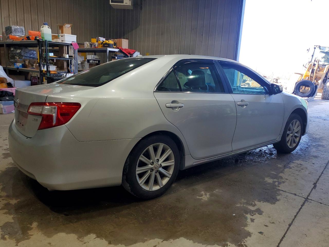 2012 TOYOTA CAMRY XLE photo 5