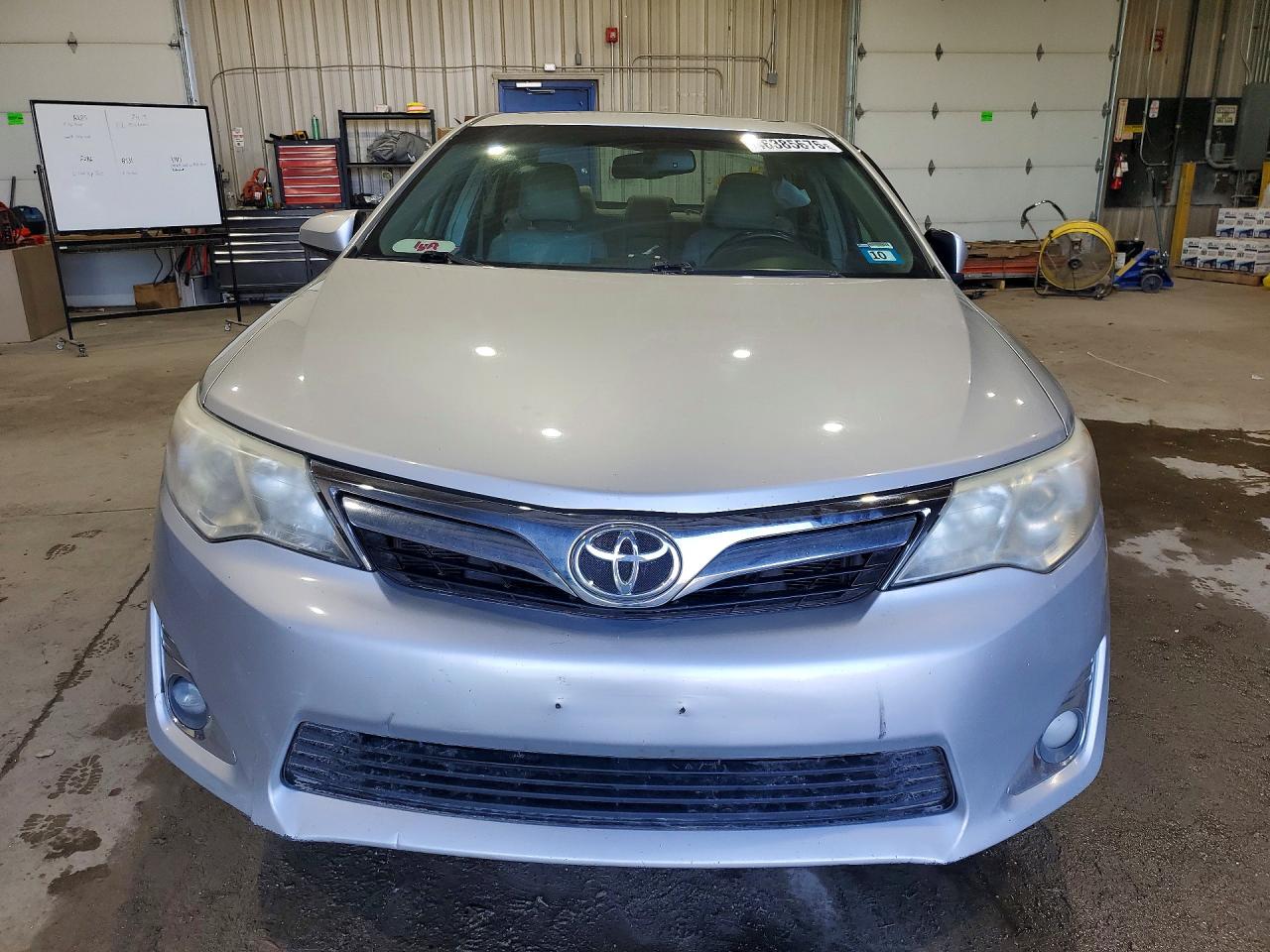 2012 TOYOTA CAMRY XLE photo 9