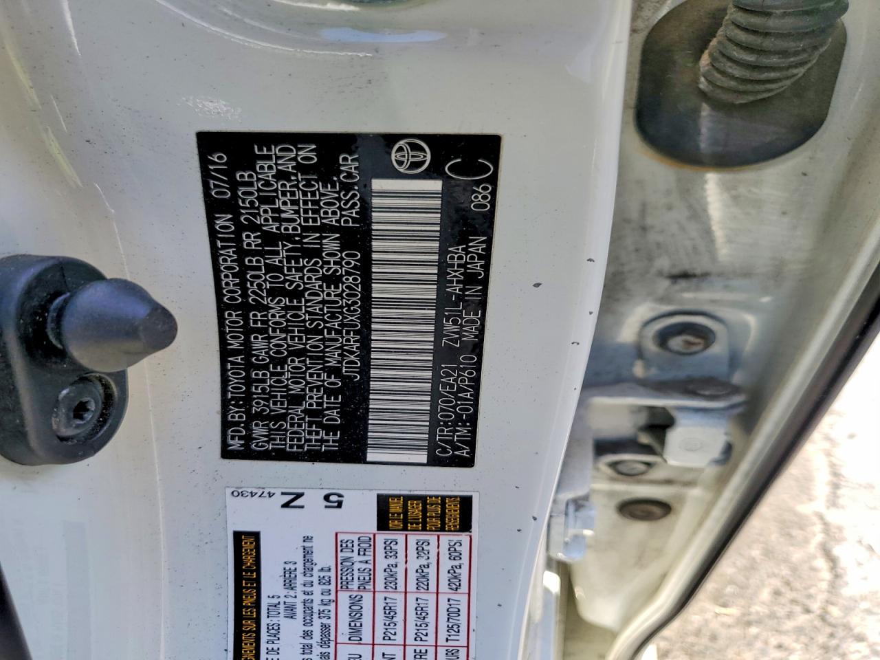 2016 TOYOTA PRIUS THREE TOURING photo 12