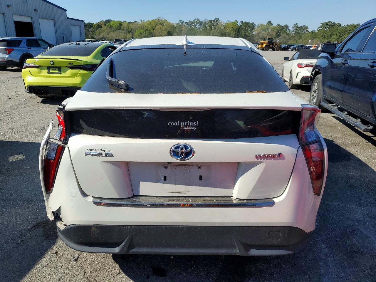 2016 TOYOTA PRIUS THREE TOURING photo 6