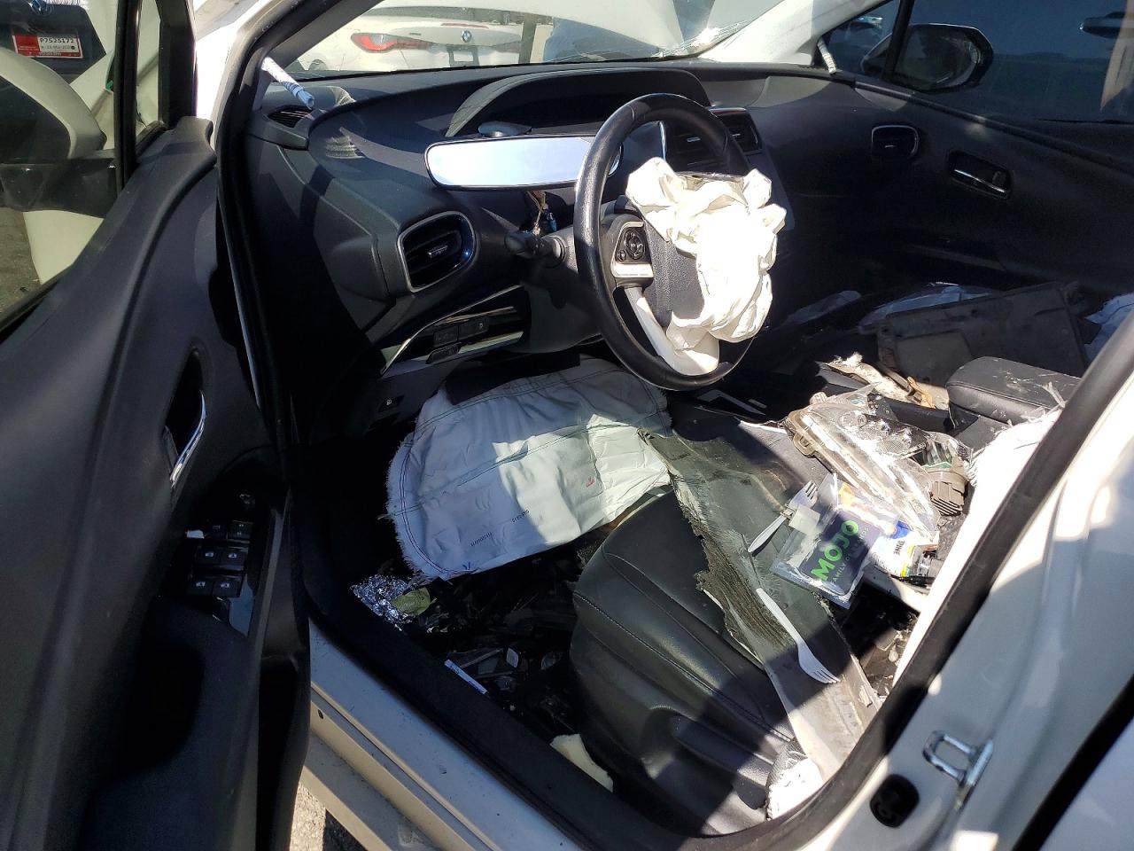 2016 TOYOTA PRIUS THREE TOURING photo 8