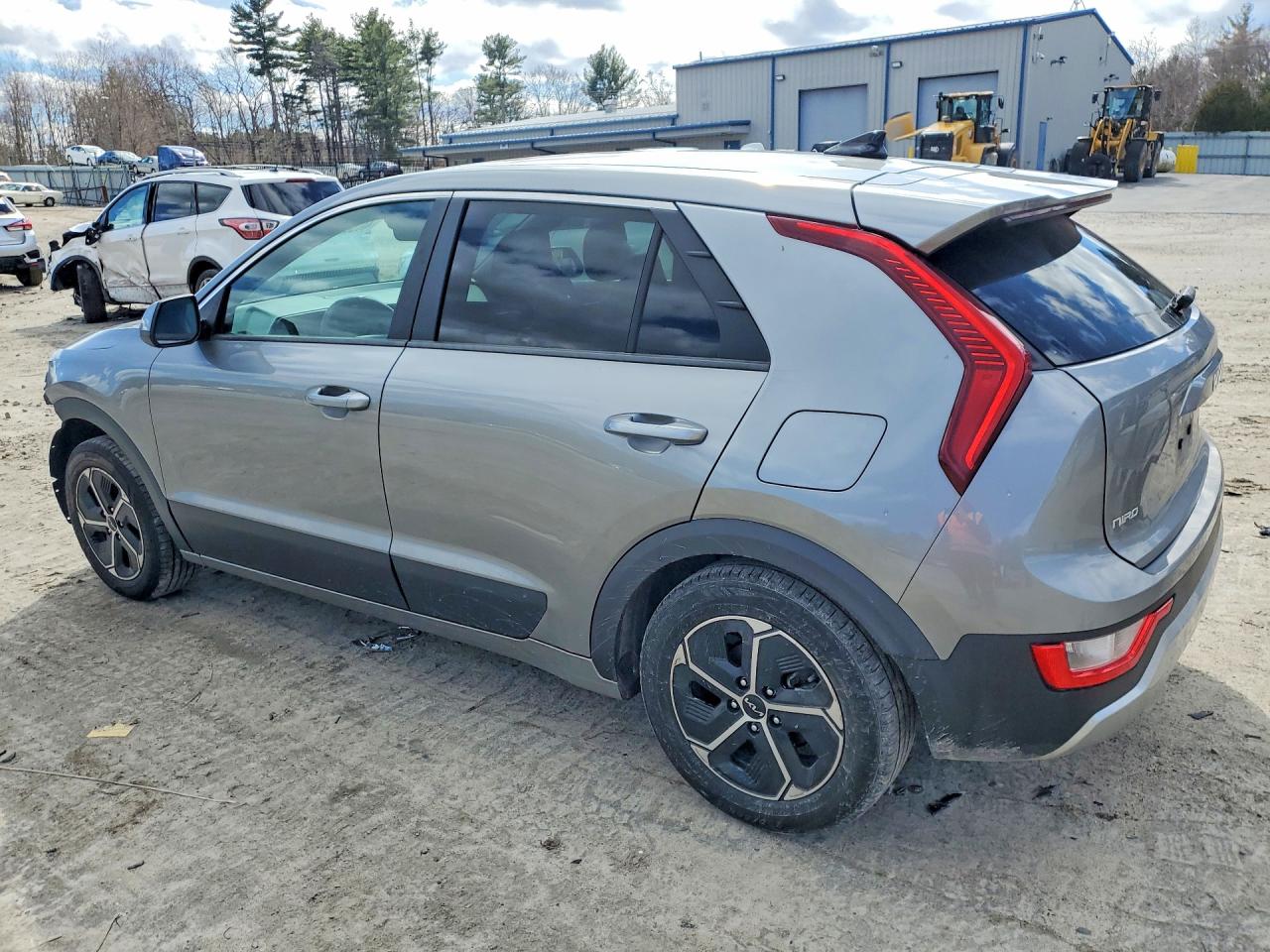 2023 KIA NIRO LX photo 3