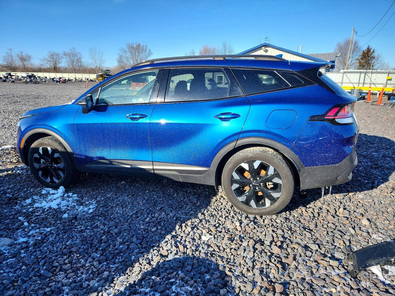 2023 KIA SPORTAGE X-LINE photo 3