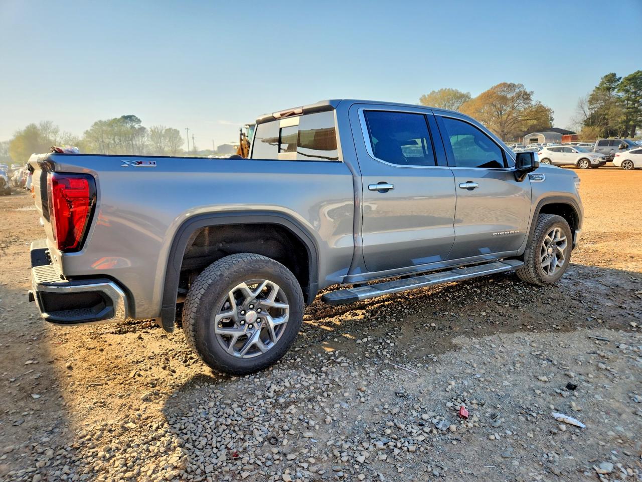 2025 GMC SIERRA K1500 SLT photo 7