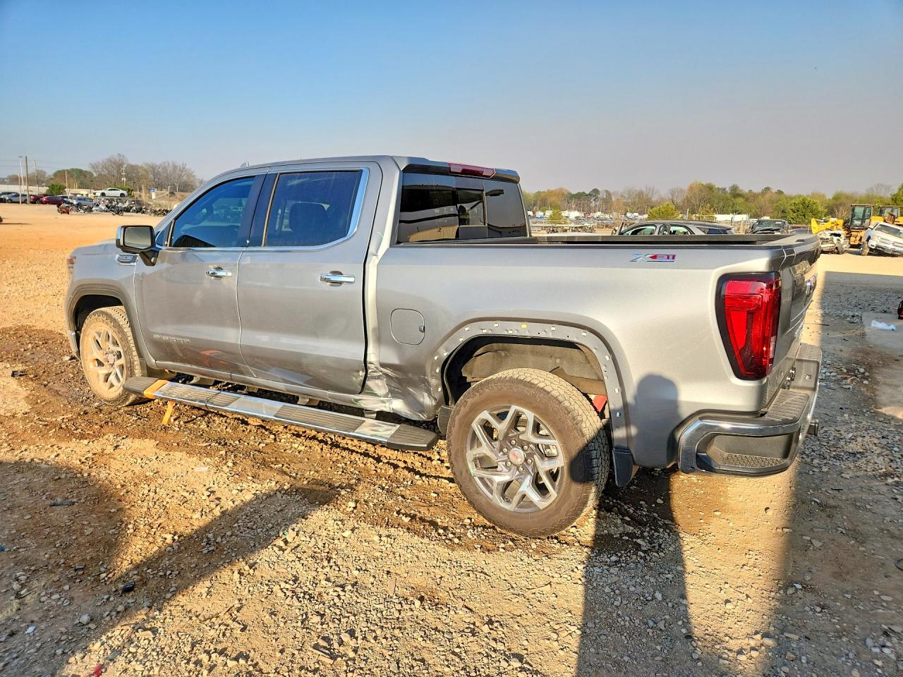 2025 GMC SIERRA K1500 SLT photo 4