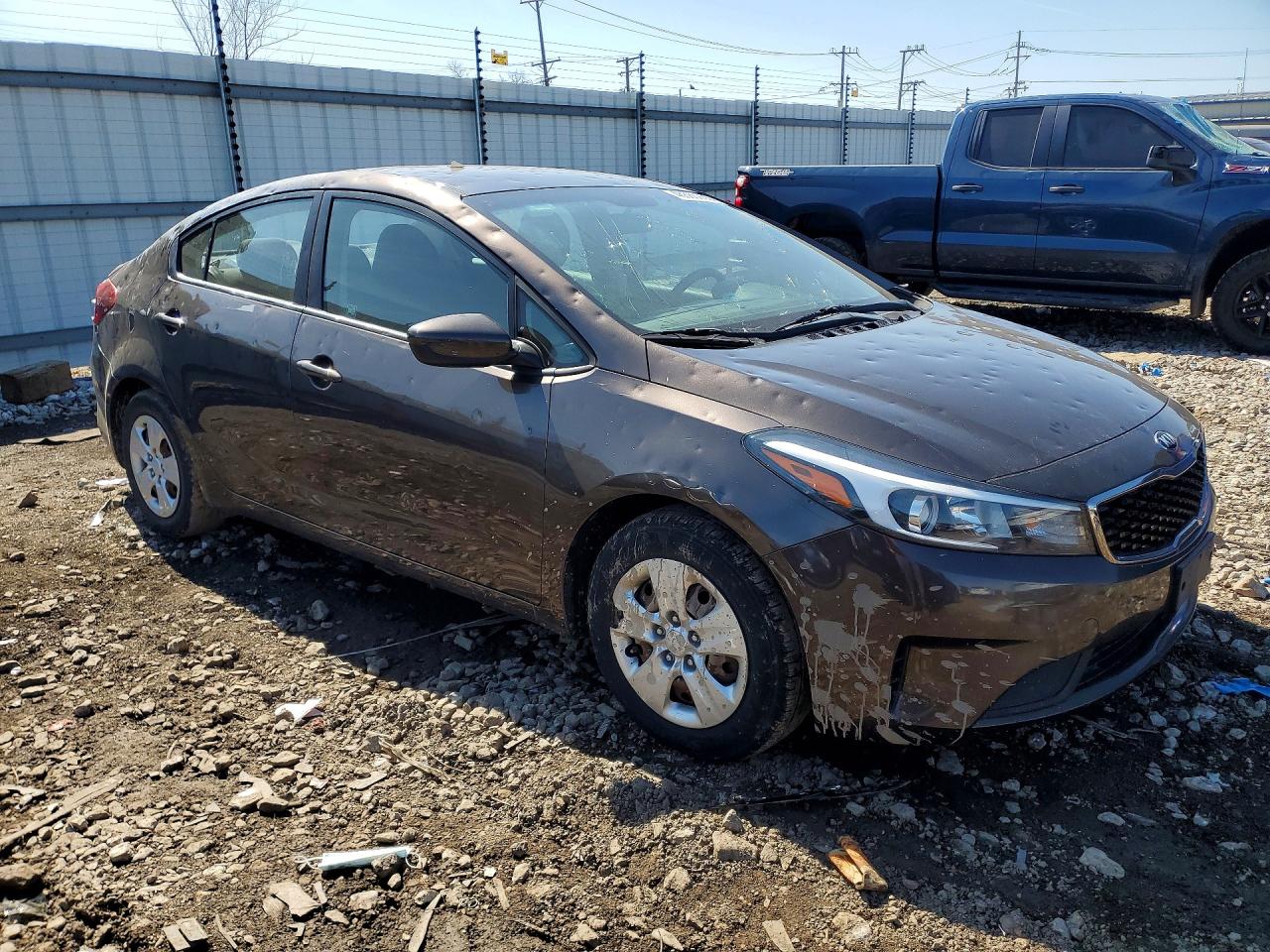 2017 KIA FORTE LX photo 4
