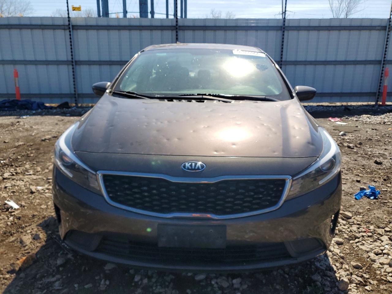 2017 KIA FORTE LX photo 5