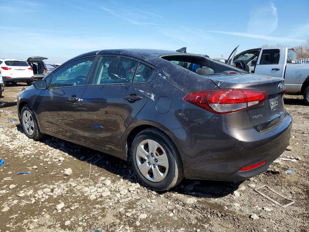 2017 KIA FORTE LX photo 2