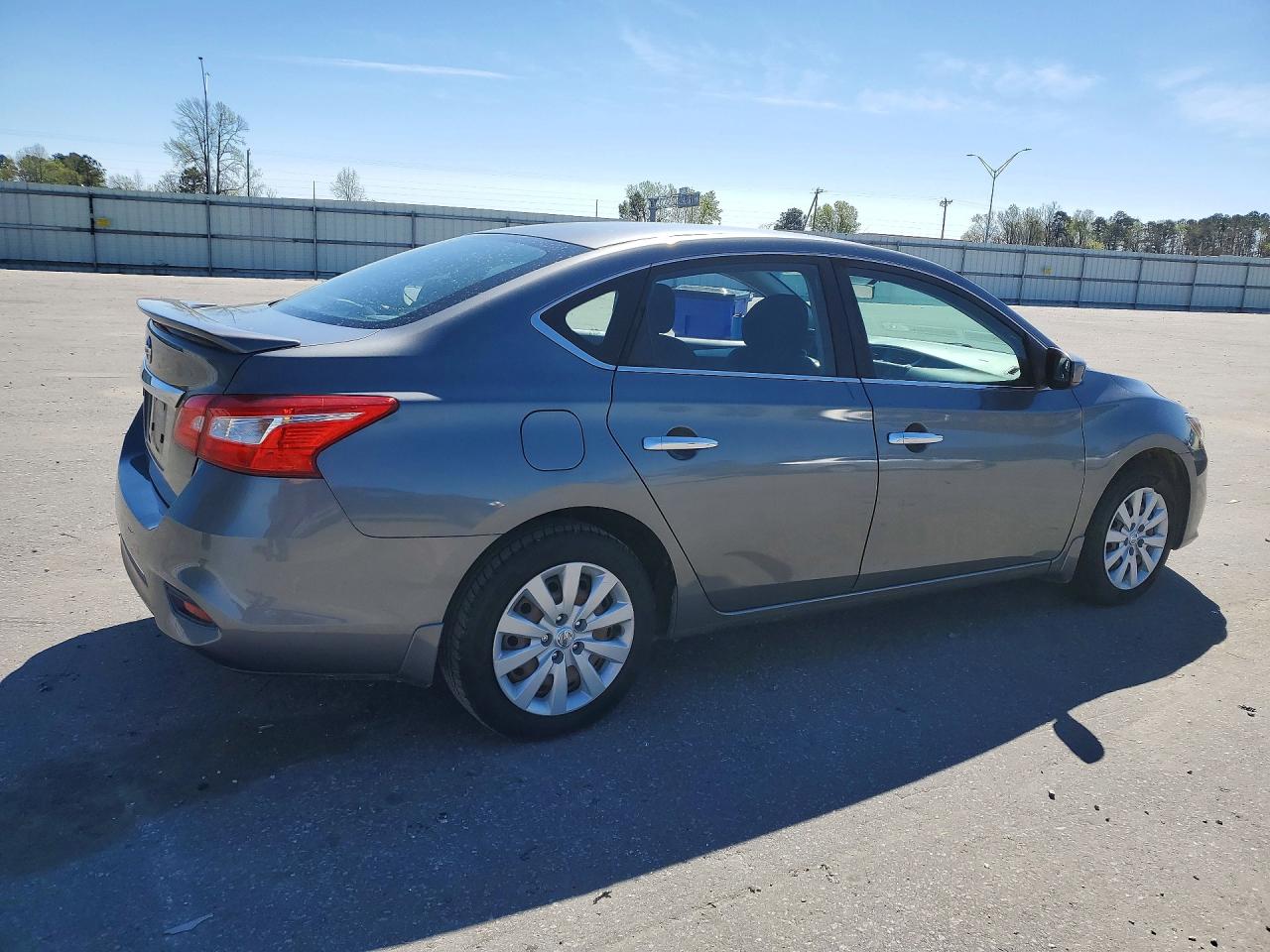 2017 NISSAN SENTRA S photo 5
