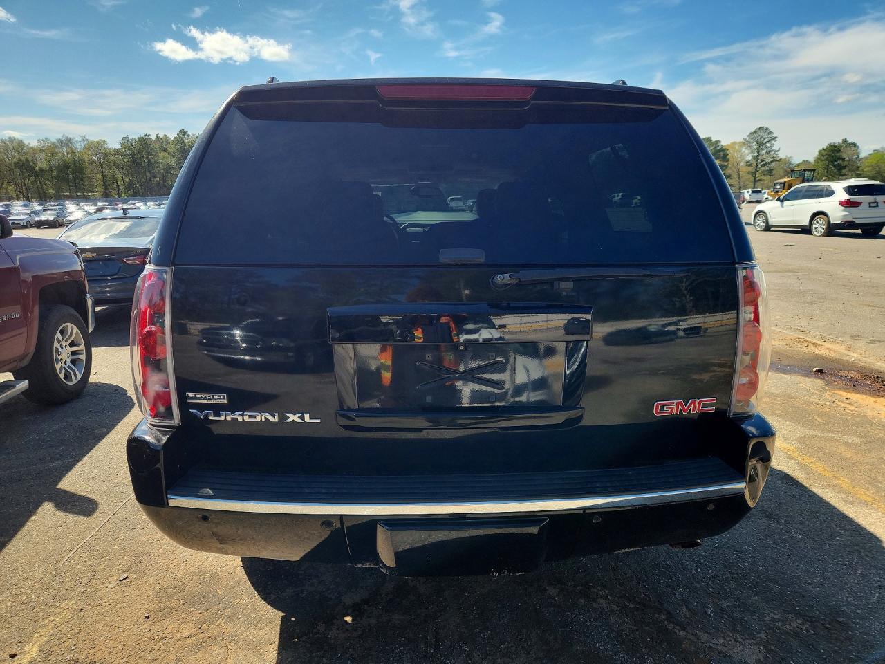2011 GMC YUKON XL DENALI photo 11