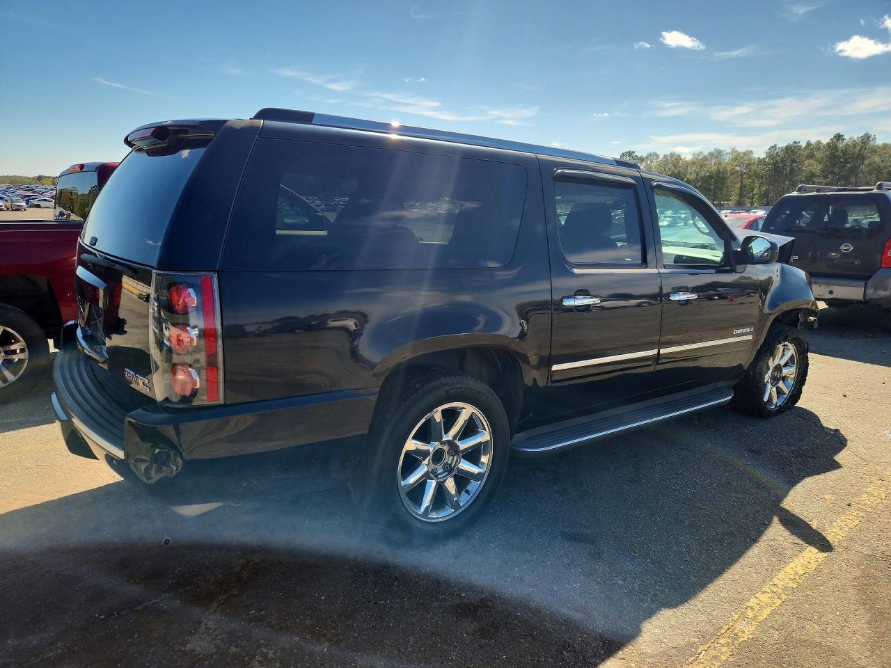 2011 GMC YUKON XL DENALI photo 5