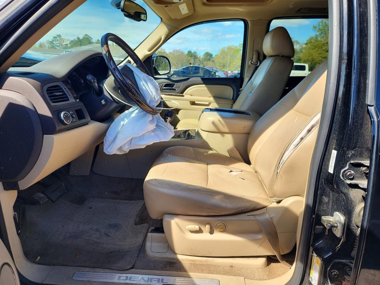 2011 GMC YUKON XL DENALI photo 13