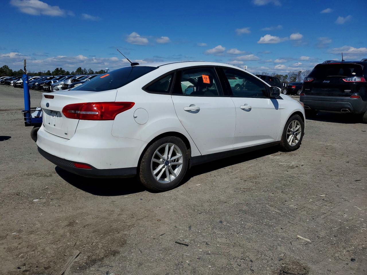 2017 FORD FOCUS SE photo 7