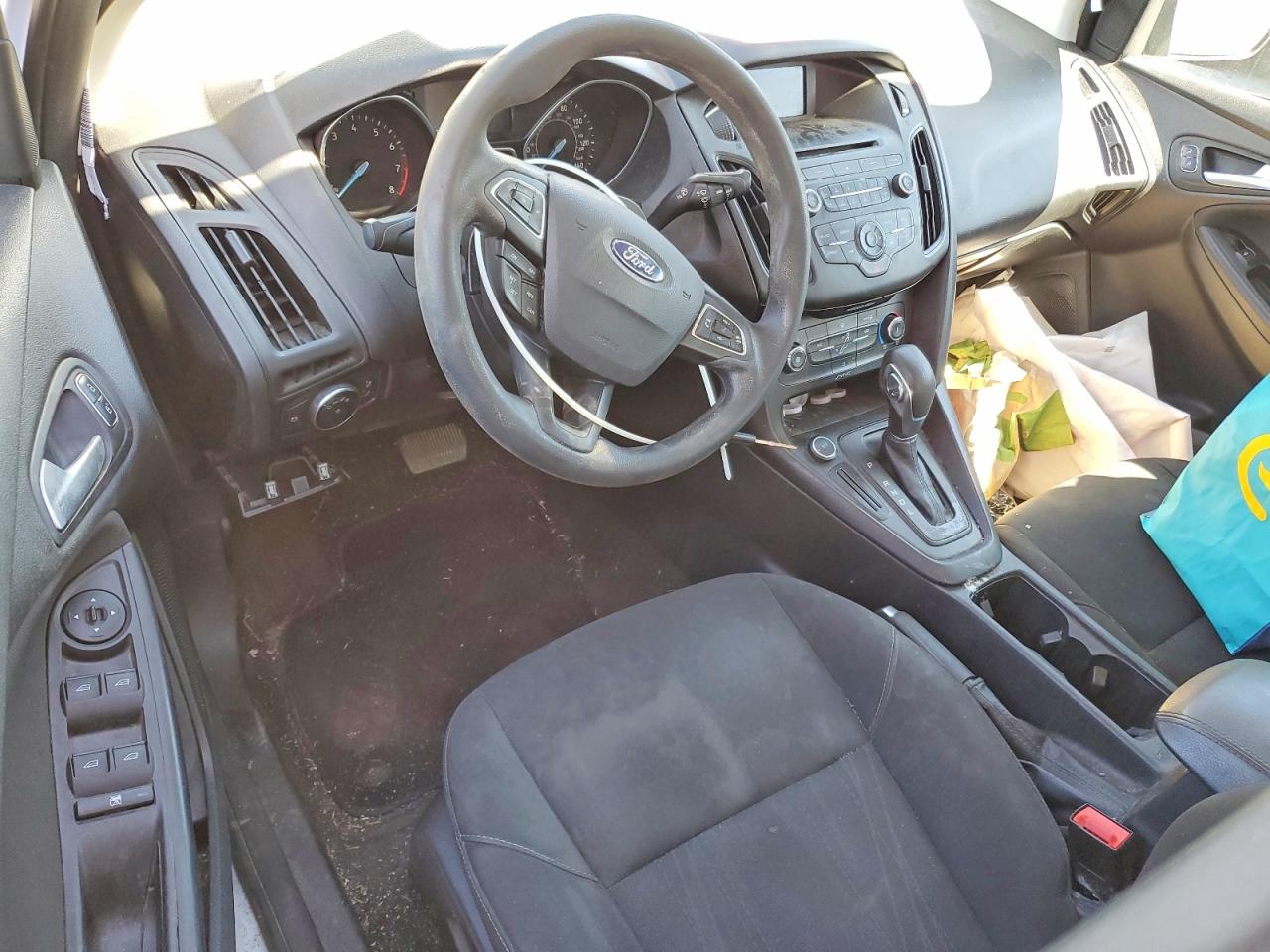2017 FORD FOCUS SE photo 22