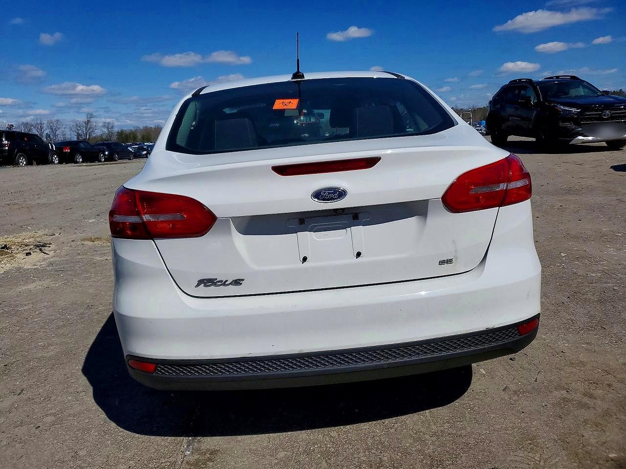 2017 FORD FOCUS SE photo 16