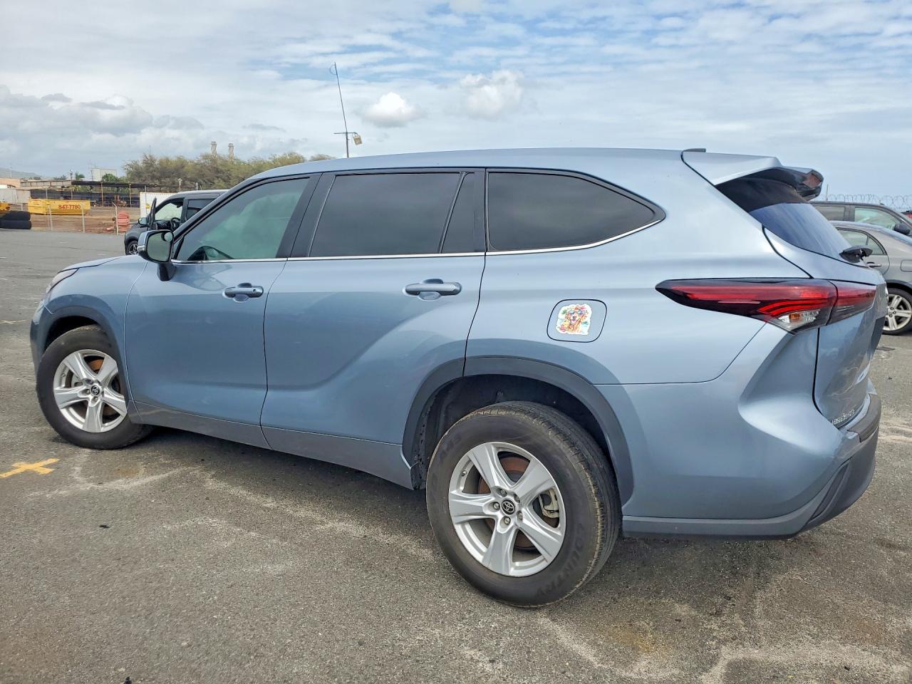 2024 TOYOTA HIGHLANDER LE photo 4