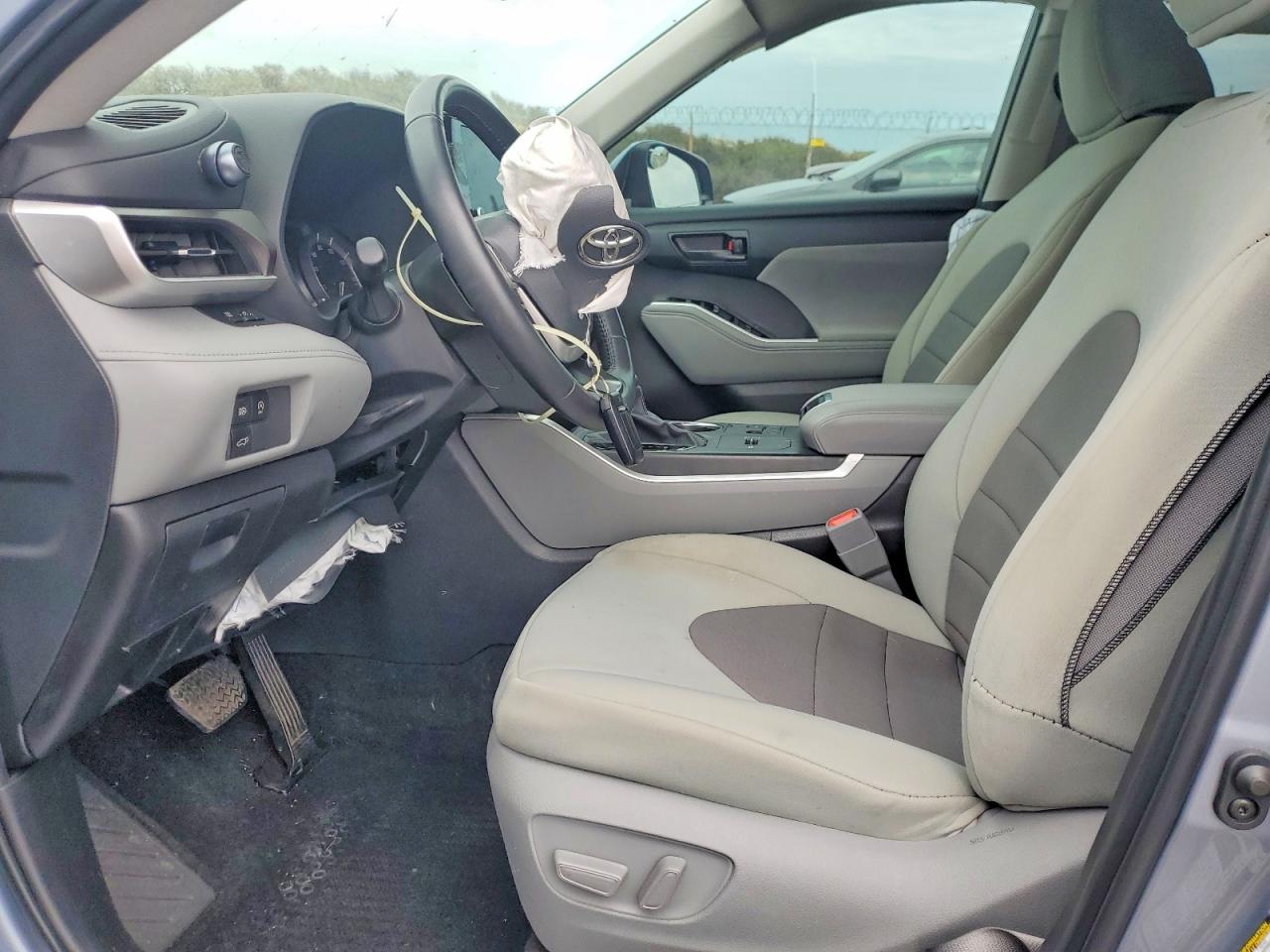 2024 TOYOTA HIGHLANDER LE photo 19