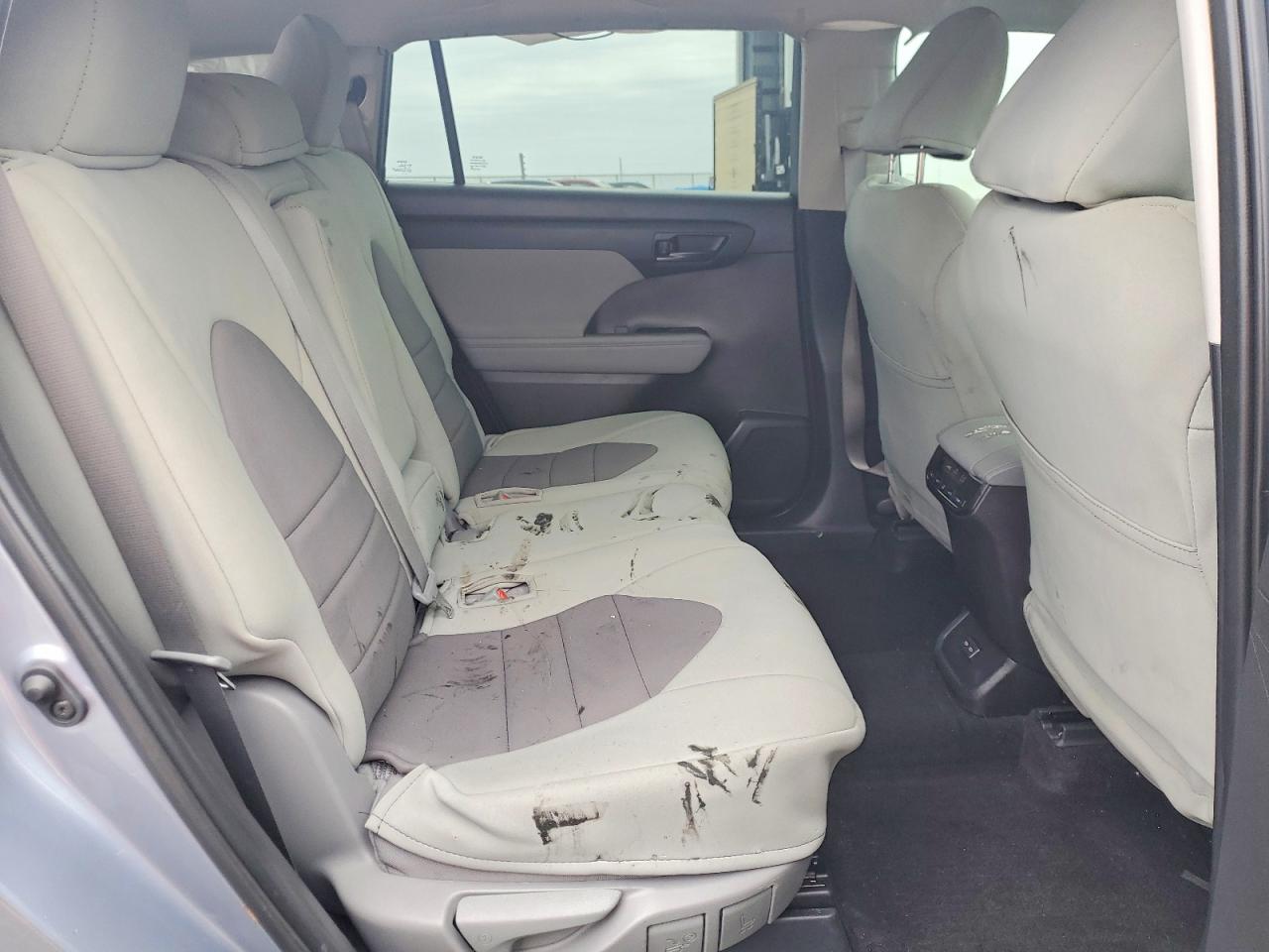 2024 TOYOTA HIGHLANDER LE photo 31