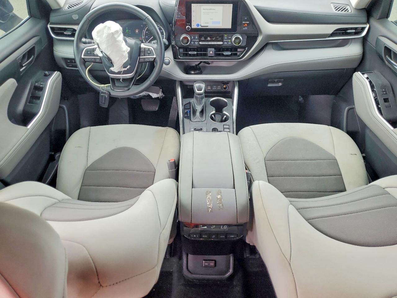 2024 TOYOTA HIGHLANDER LE photo 22