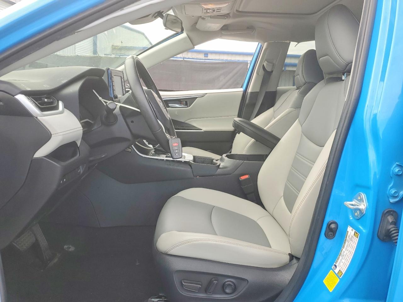 2021 TOYOTA RAV4 XLE PREMIUM photo 19