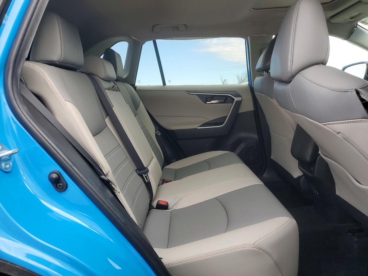 2021 TOYOTA RAV4 XLE PREMIUM photo 31