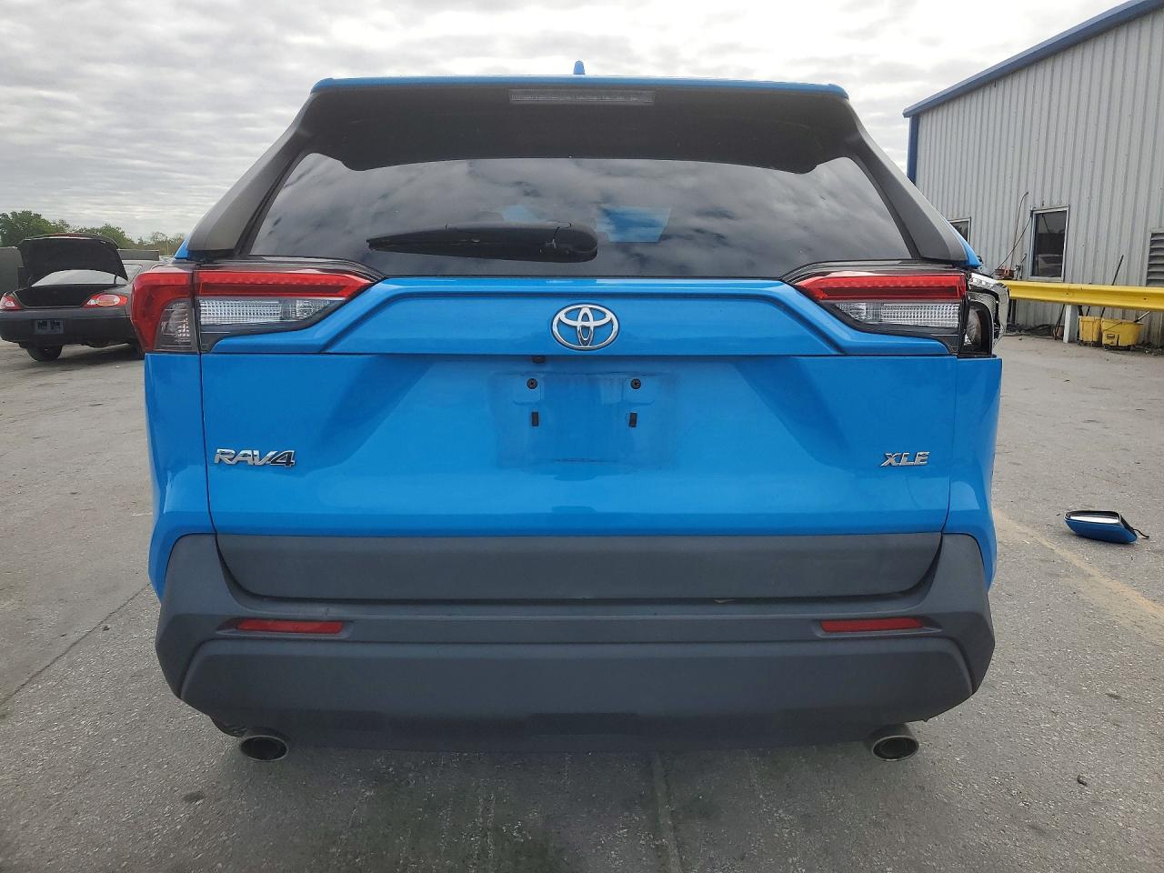 2021 TOYOTA RAV4 XLE PREMIUM photo 16
