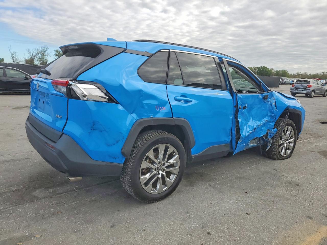 2021 TOYOTA RAV4 XLE PREMIUM photo 7