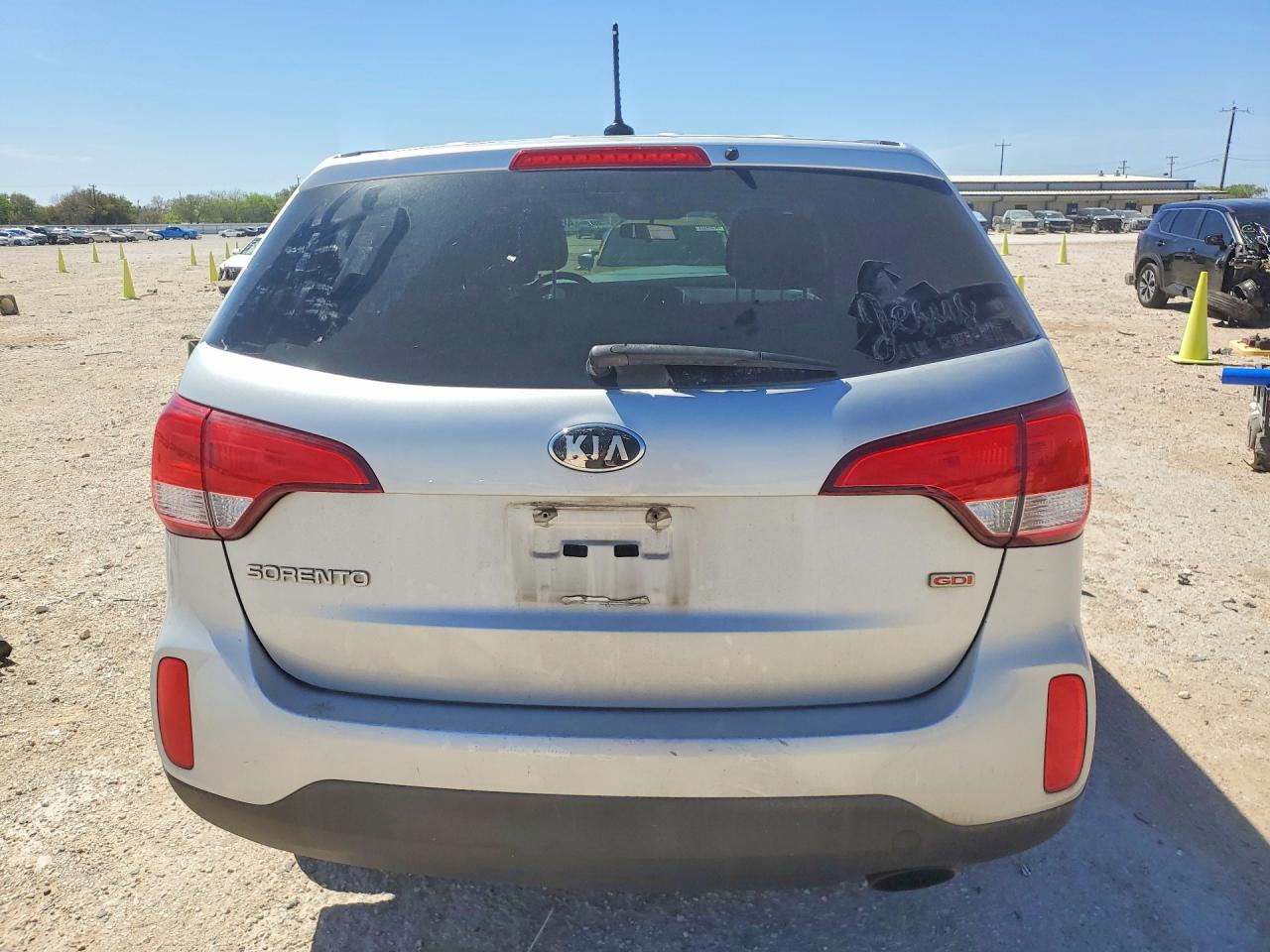 2015 KIA SORENTO LX photo 11