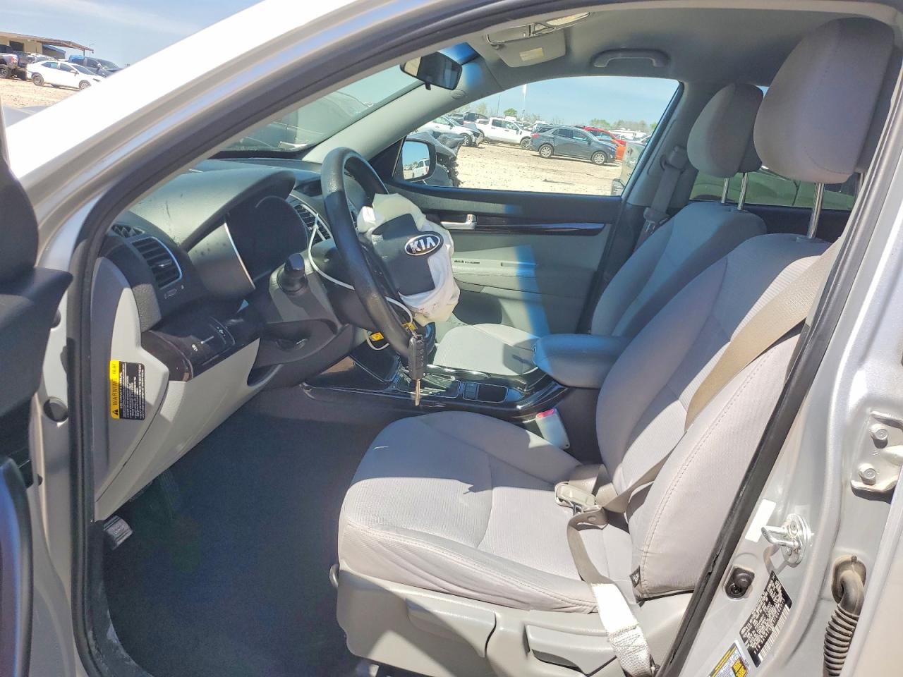 2015 KIA SORENTO LX photo 13