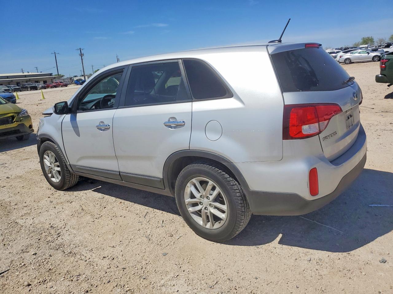 2015 KIA SORENTO LX photo 3
