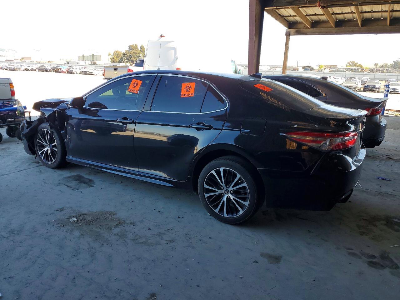 2019 TOYOTA CAMRY SE photo 4