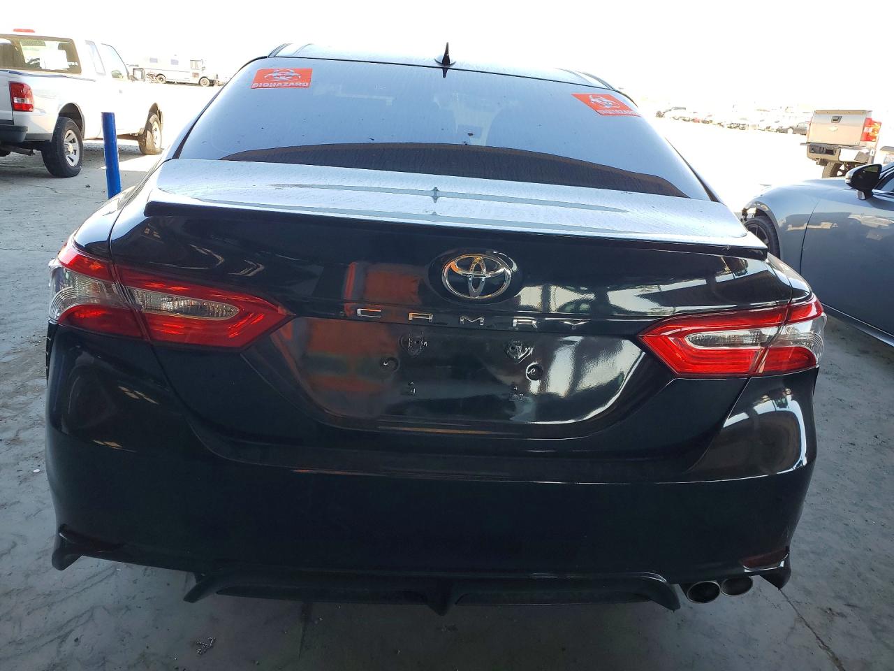 2019 TOYOTA CAMRY SE photo 16