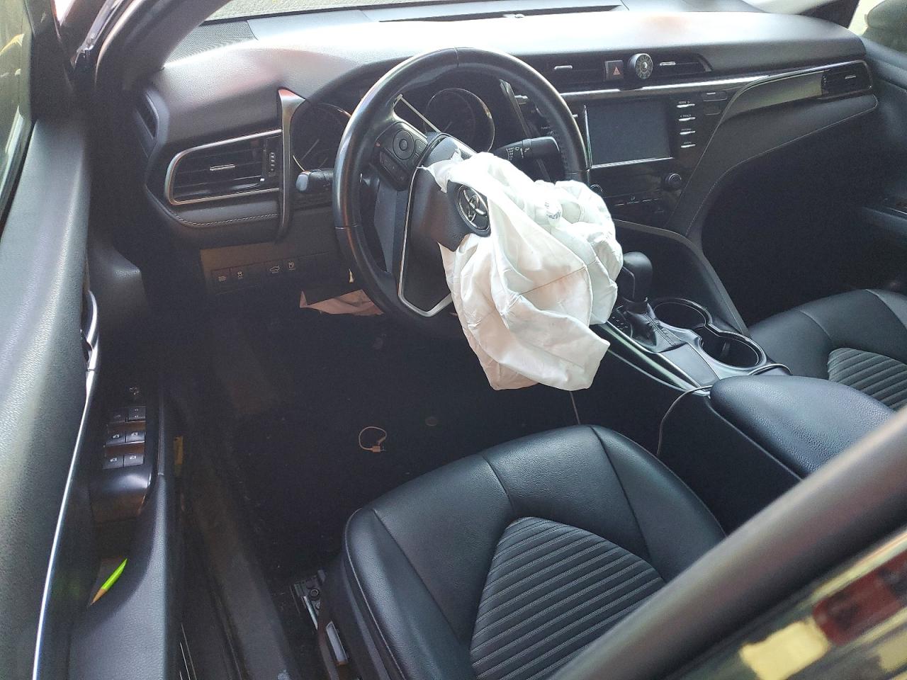 2019 TOYOTA CAMRY SE photo 22