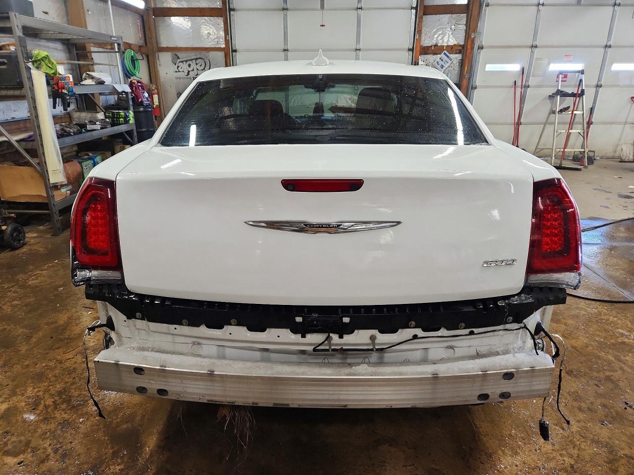 2018 CHRYSLER 300 TOURING photo 11