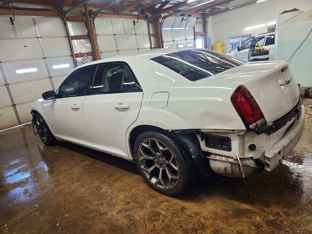 2018 CHRYSLER 300 TOURING photo 3